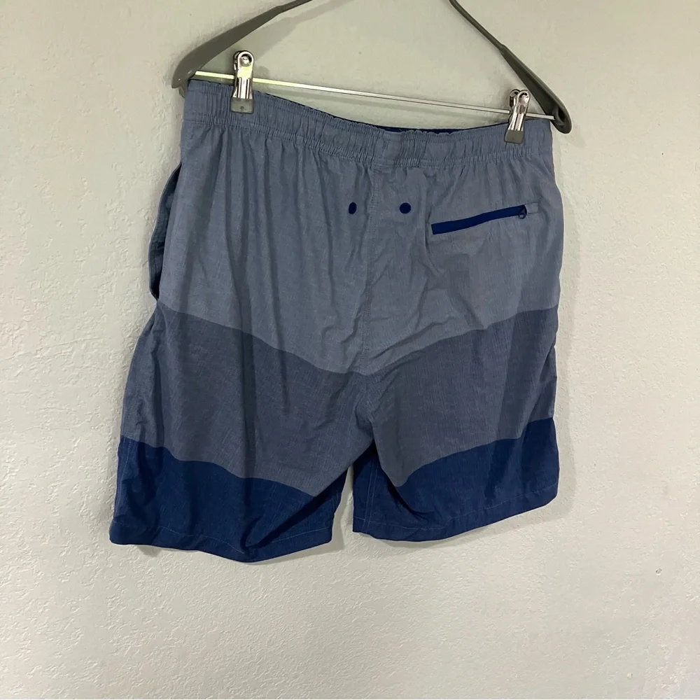 Kirkland size large Blue men’s swim trunks color block vacation